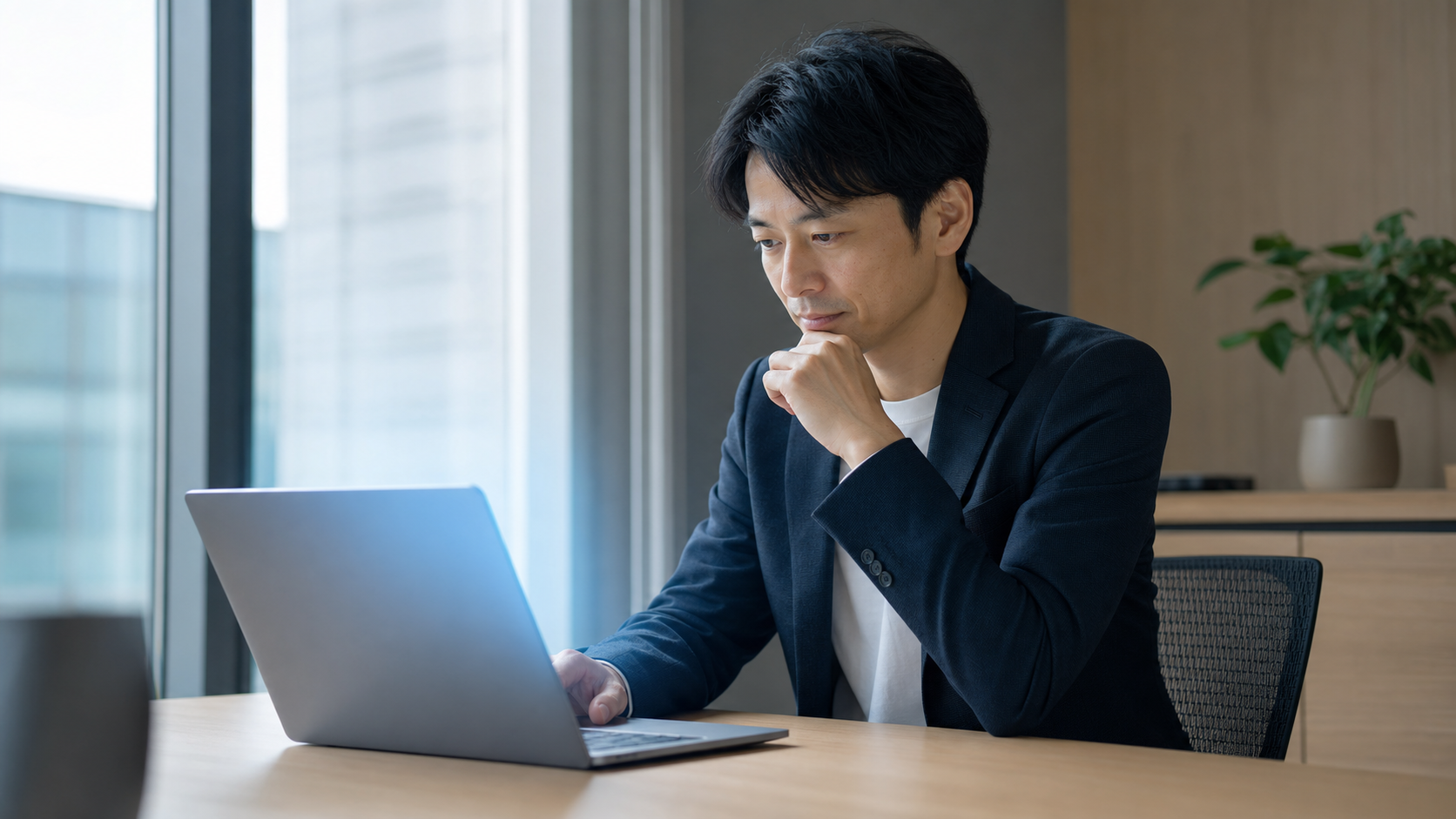 AIチャットボットの導入費用と運用コストを整理するイメージ